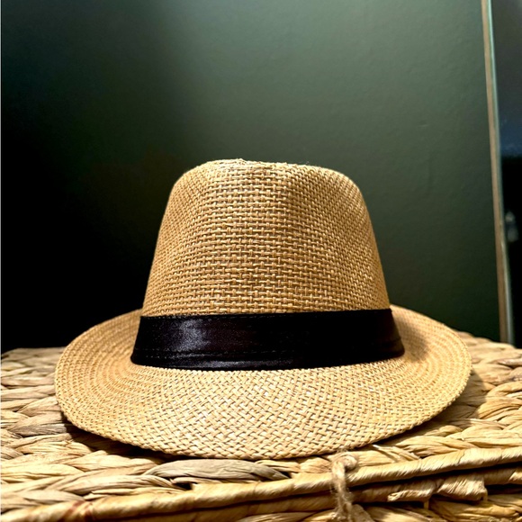 STRAW FEDORA HAT - NEVER WORN - Picture 4 of 4